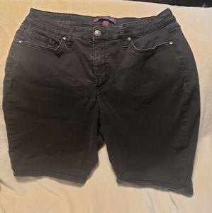 Gloria Vanderbilt Black Stretch shorts